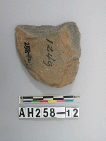 藏品(打製石斧殘件)的圖片